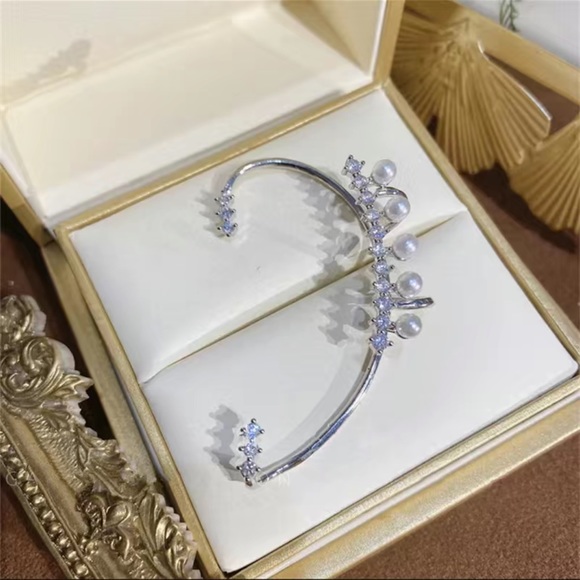 Luxury silver plated pearl and zircon ear cuff (right ear) NWT - Picture 3 of 4